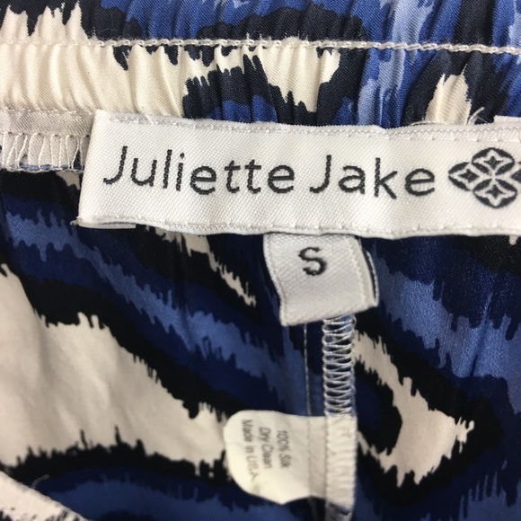 Juliette Jake 100% Silk White & Blue Print Shorts - Picture 5 of 5